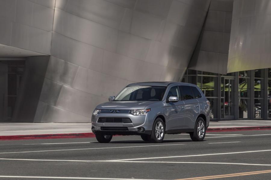  Mitsubishi Outlander 2014 года  (фото 95 из 136)